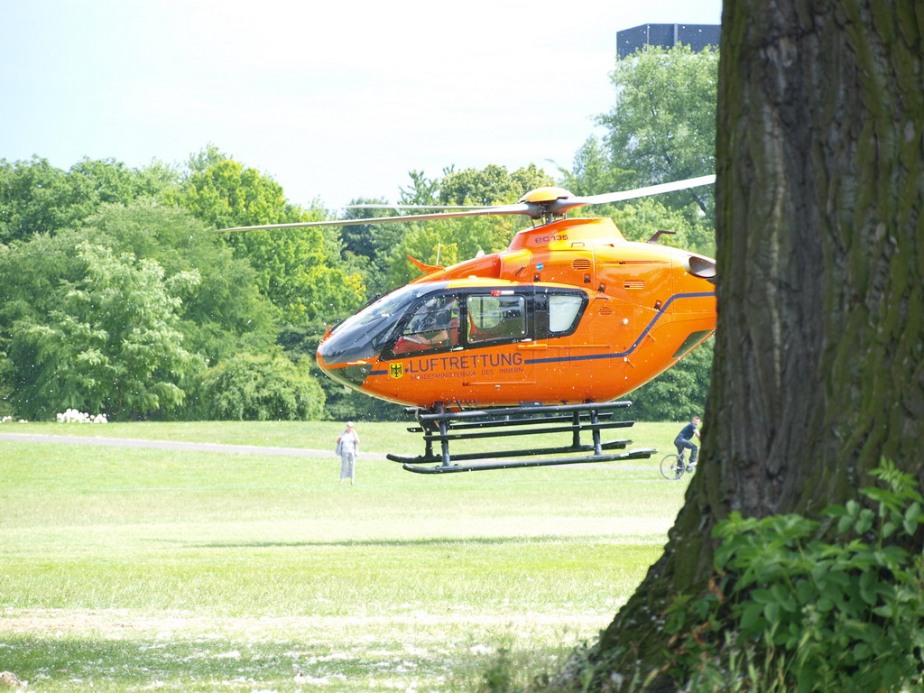 Wasserleiche angespuelt Koeln Deutz Rheinpark Hoehe Zoobruecke P06.JPG